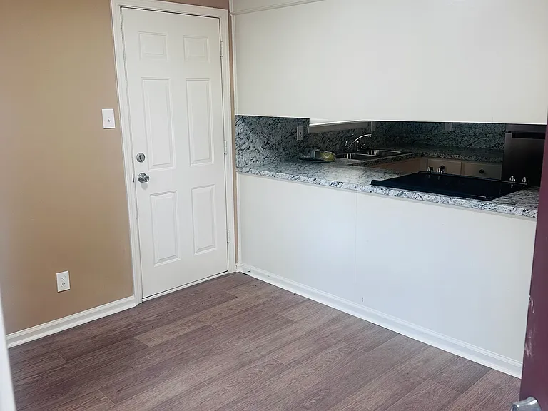 4936 Longview Dr — Photo 2