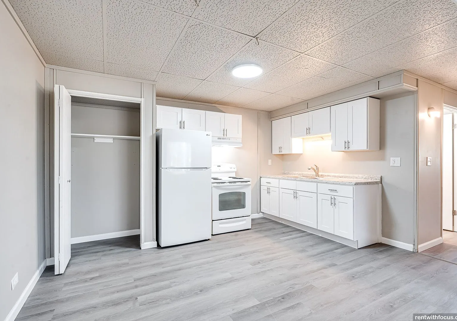 1227 Doctors Dr. — Photo 2