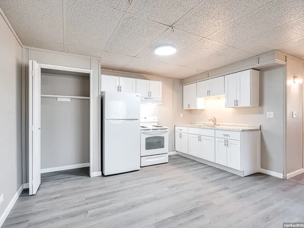 1227 Doctors Dr., 1227 Doctors Dr APT 9, Neenah, WI 54956