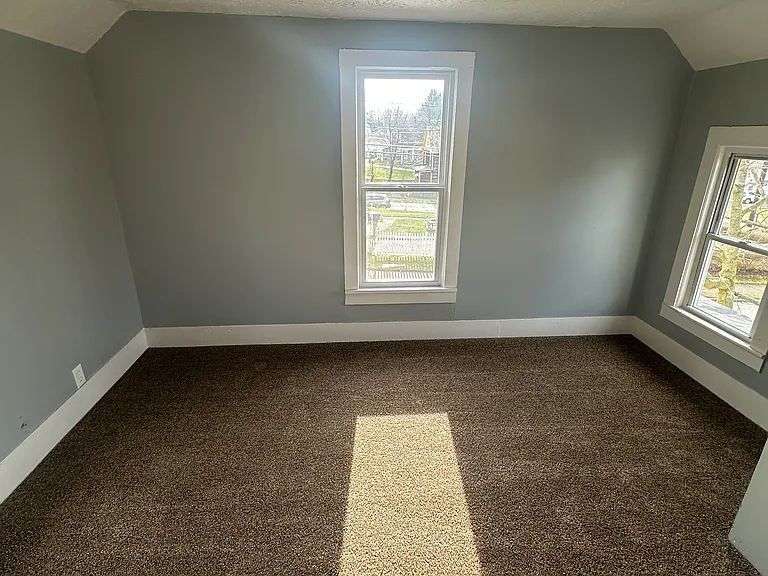 108 E Walnut St — Photo 9