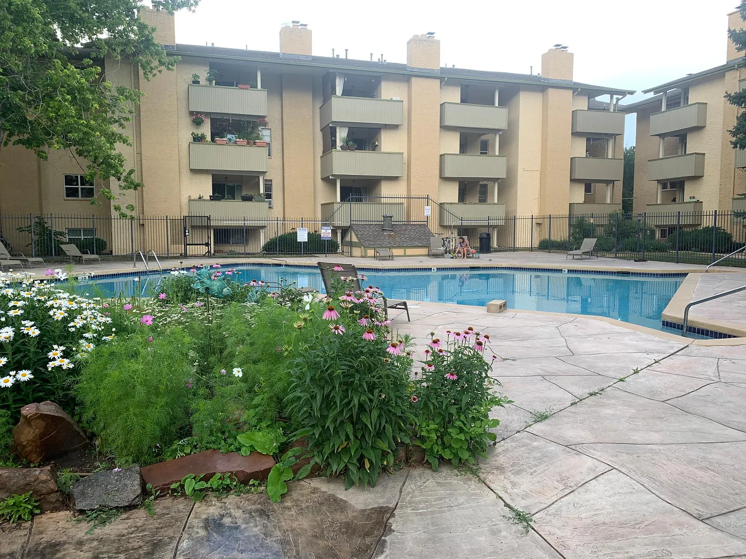 2 bed, 1074 sqft, $2,250 — Photo 3