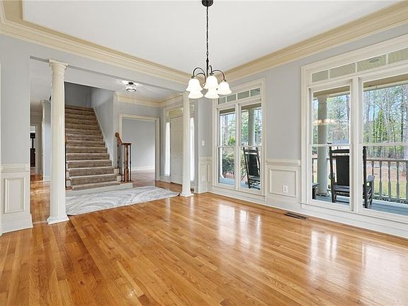 3rd image of 68 Old Mountain Rd