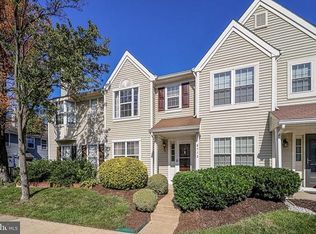 8712 Village Green Ct, Alexandria, VA 22309