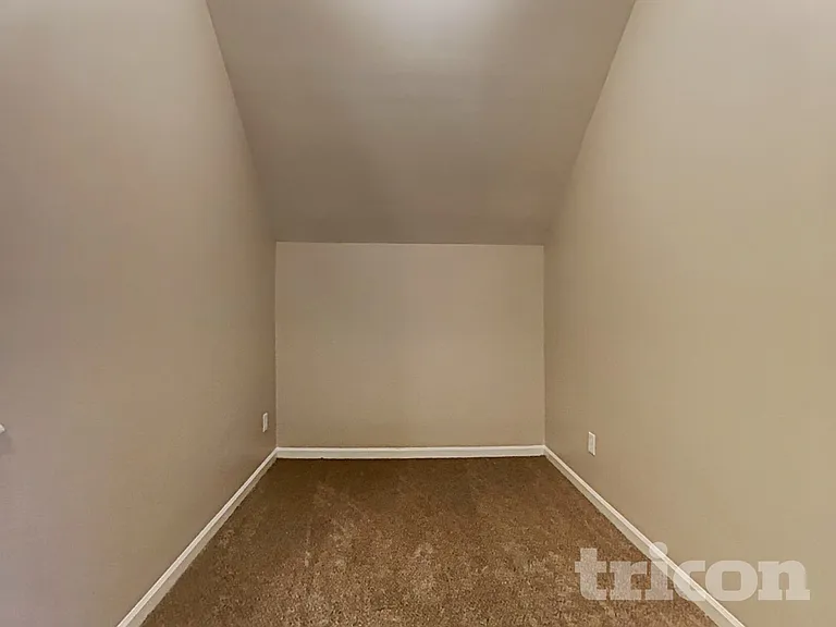7715 Hidden Creek Dr — Photo 16