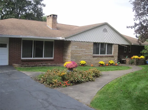 320 Parkwood Rd, Vestal, NY 13850