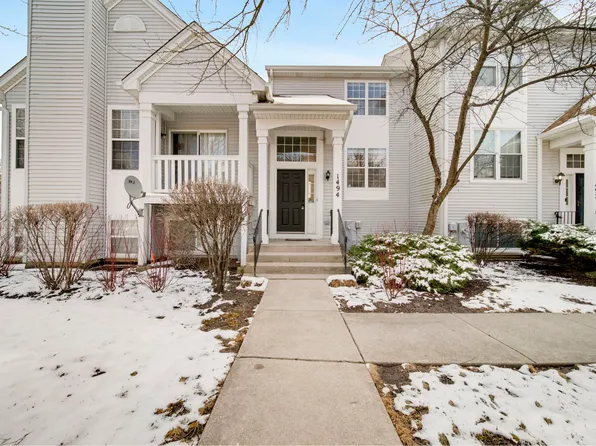 1494 Saint James Ct, Gurnee, IL 60031