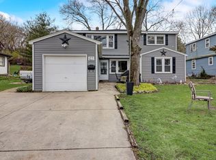 215 Grove Ave, Fox River Grove, IL 60021