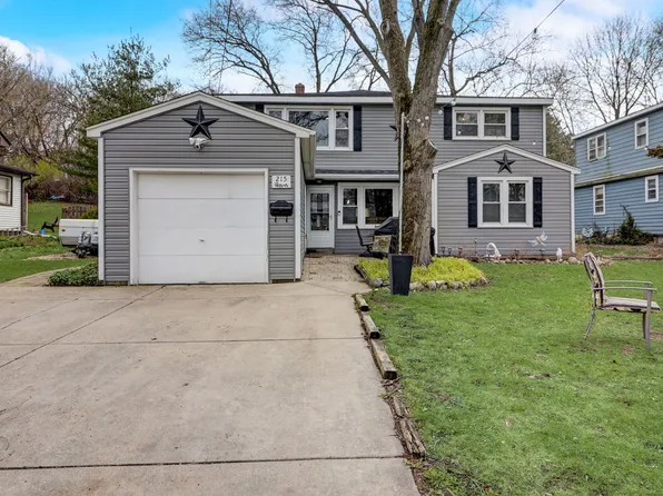 215 Grove Ave, Fox River Grove, IL 60021