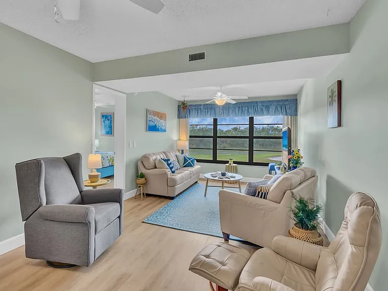 28 Plantation Dr #204 — Photo 11