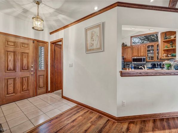 1126 Lake Rd, Conneaut, OH 44030