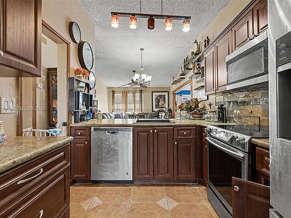 5th image of 5510 Lakewood Cir S APT A