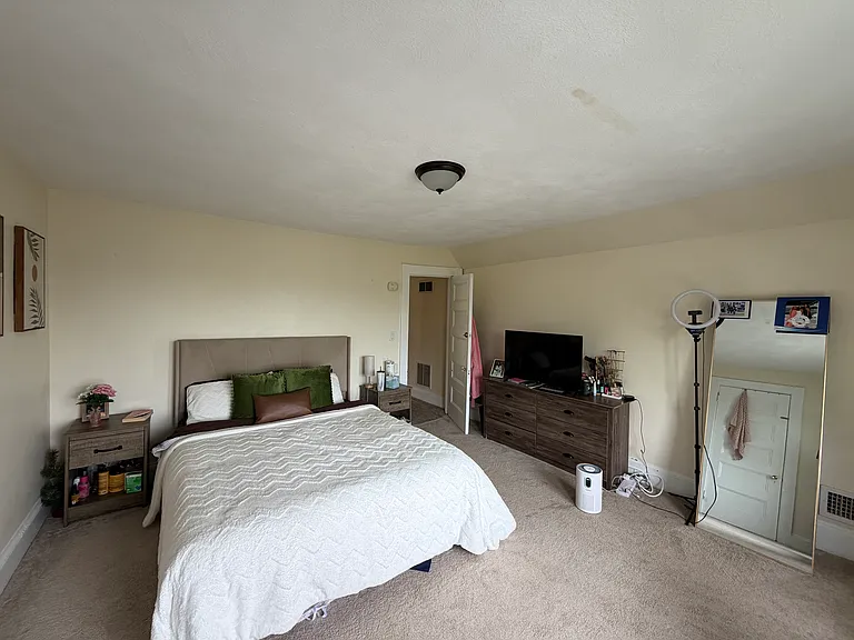 83-85 Grandview Ave #1 — Photo 10