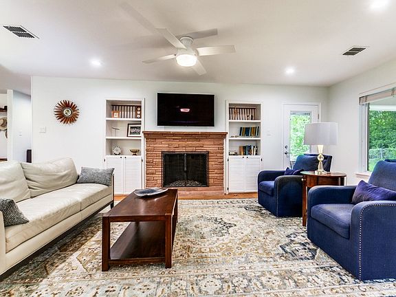 5th image of 6221 Berryhill St