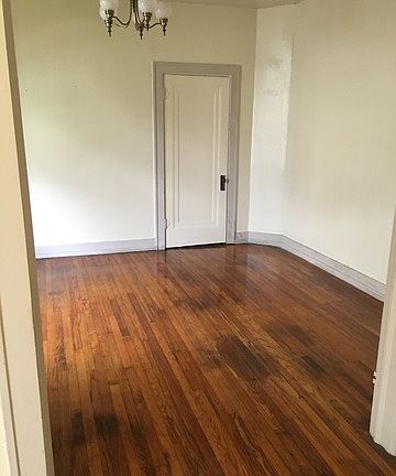 4th image of 300 Clifford Ct