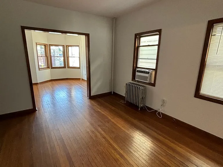 417-419 New York Street — Photo 7