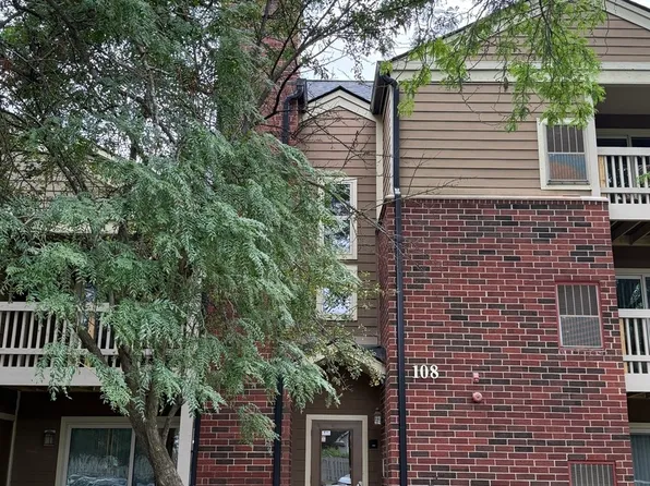108 Glengarry Dr APT 304, Bloomingdale, IL 60108