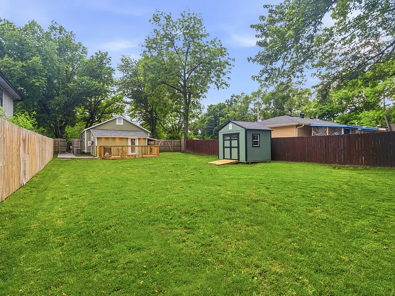 412 Charles Ave — Photo 3