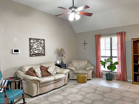 4th image of 207 La Grange Dr