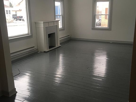 3rd image of 805 Buffalo St