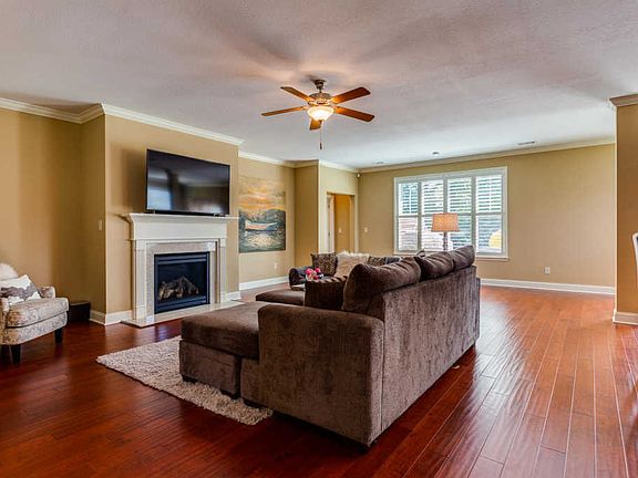 2nd image of 1209 Quicksilver Way