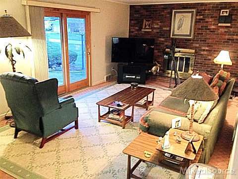 4th image of 50508 Shamrock Dr W
