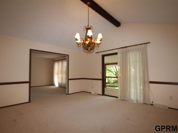 4th image of 202 Basswood Ct
