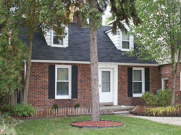 26111 Coolidge aaa Exterior