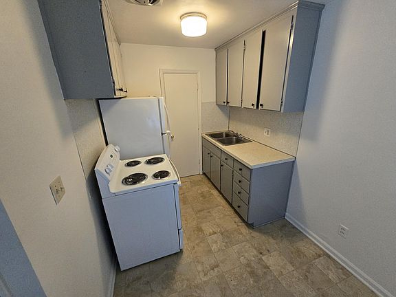 3rd image of 2503 Delano St NE