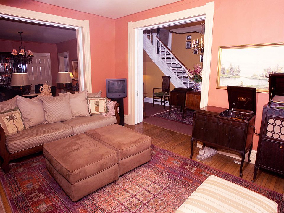 1st image of 1261 E Long St