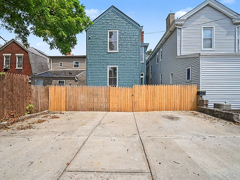 2017 Greenup St #1 — Photo 16