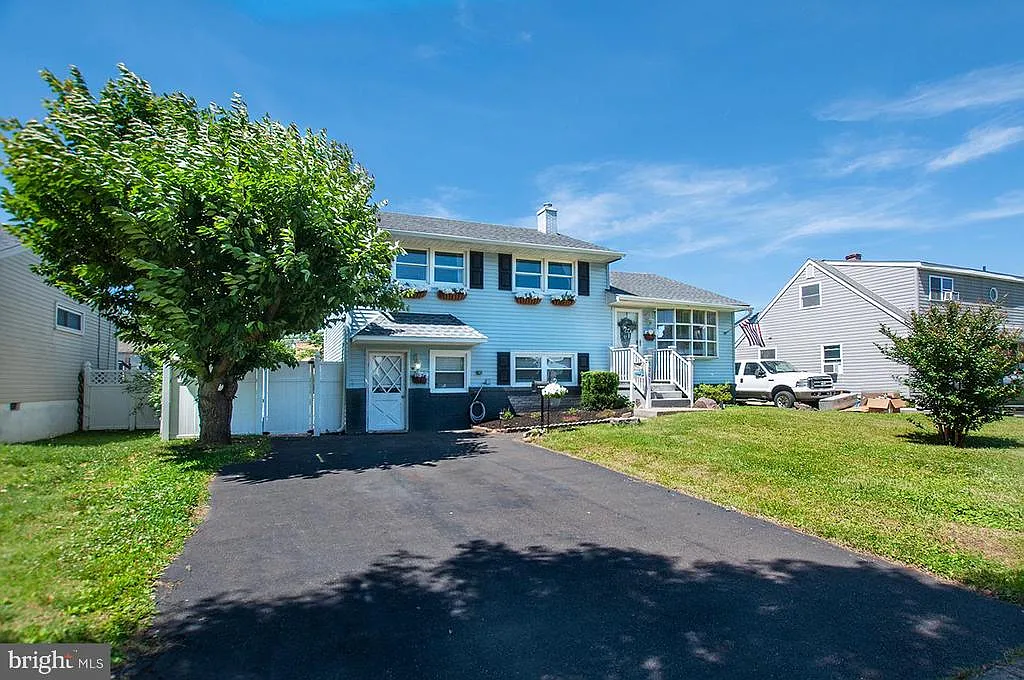 1201 Nancy Dr photo 1