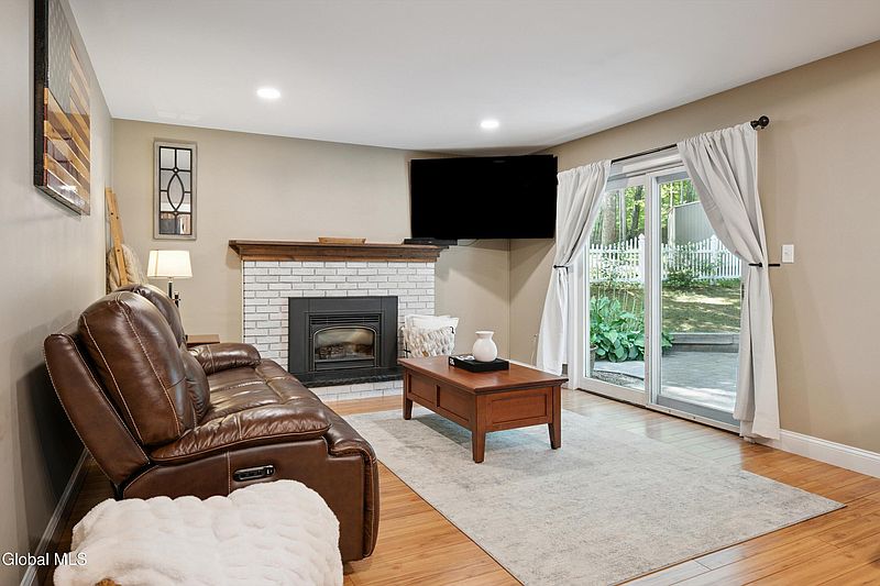 5th image of 21 Kaatskill Way