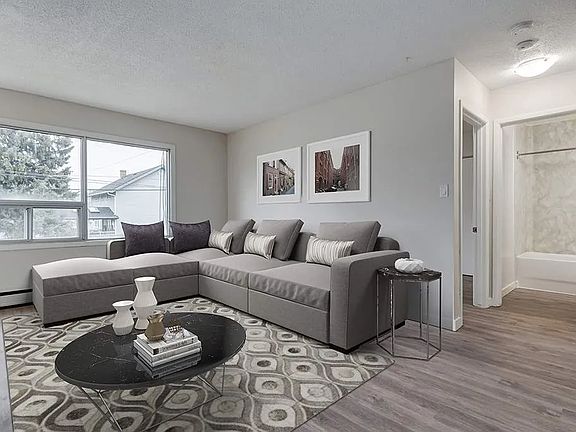 4th image of 15 Darlington St E #3