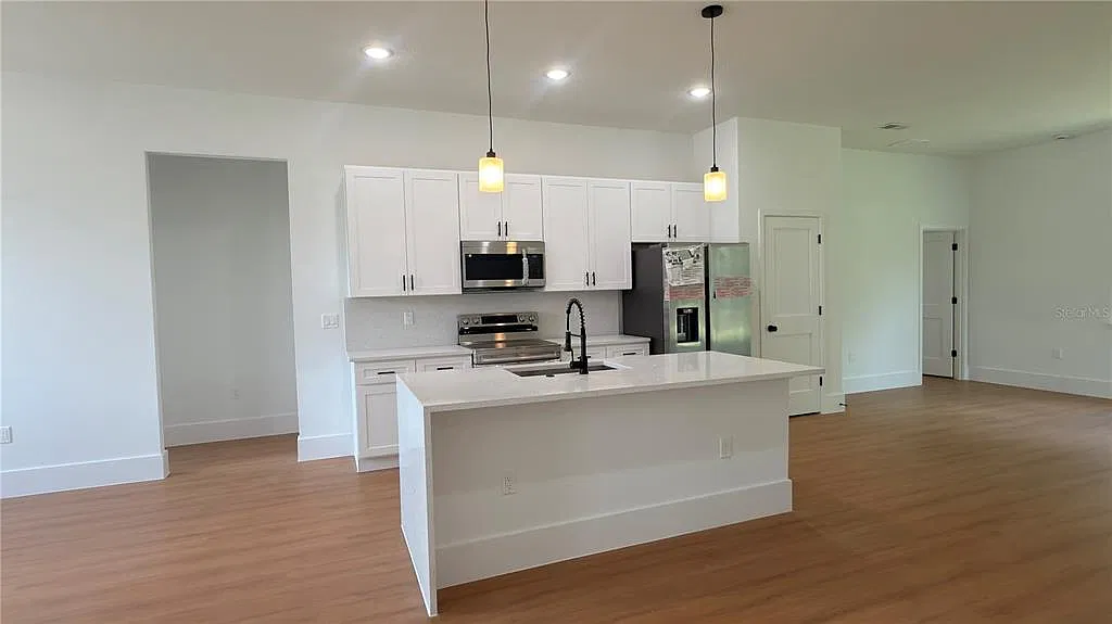 4 bed, 3.0 bath, 1896 sqft, $2,150 — Photo 4