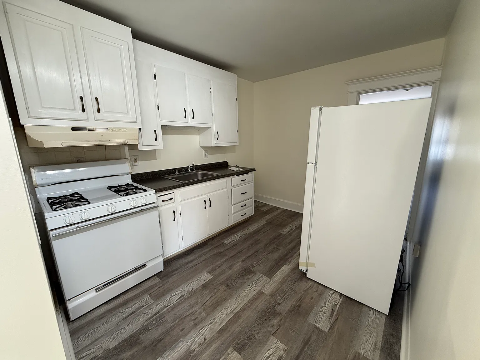 1 bed, 875 sqft, $1,400 — Photo 3