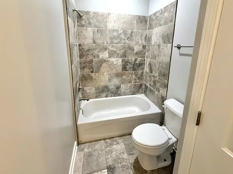 8604 Birnham Cv — Photo 10
