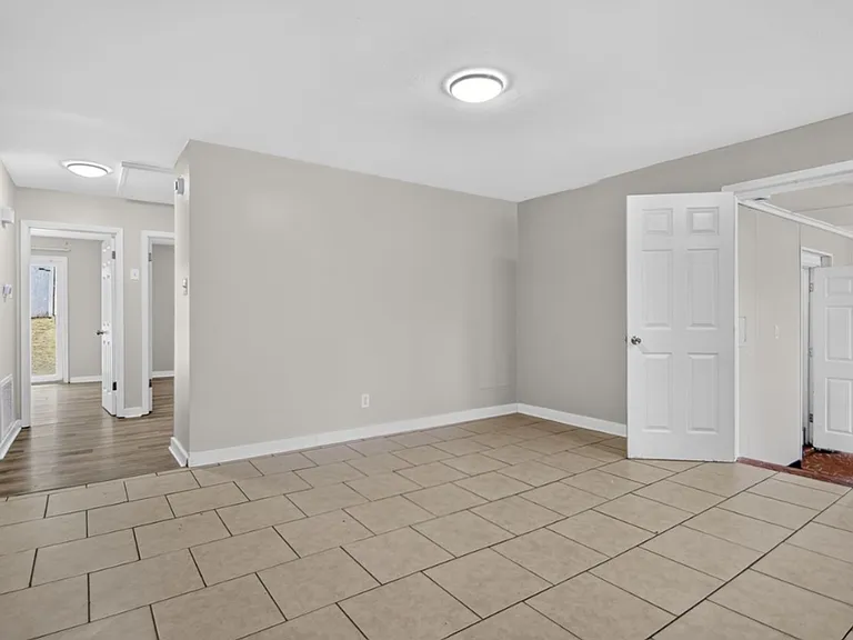 822 N Hughes St — Photo 7