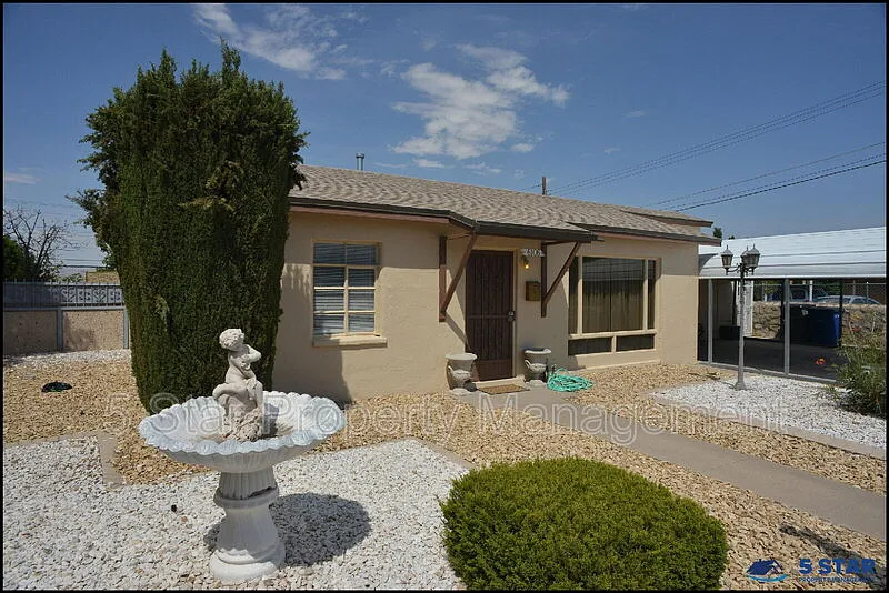 3 bed, 1.0 bath, 1107 sqft, $1,400 — Photo 1