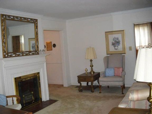 3rd image of 172 Parkview Dr SE