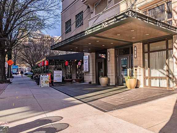 4th image of 565 Peachtree St NE Unit 1011