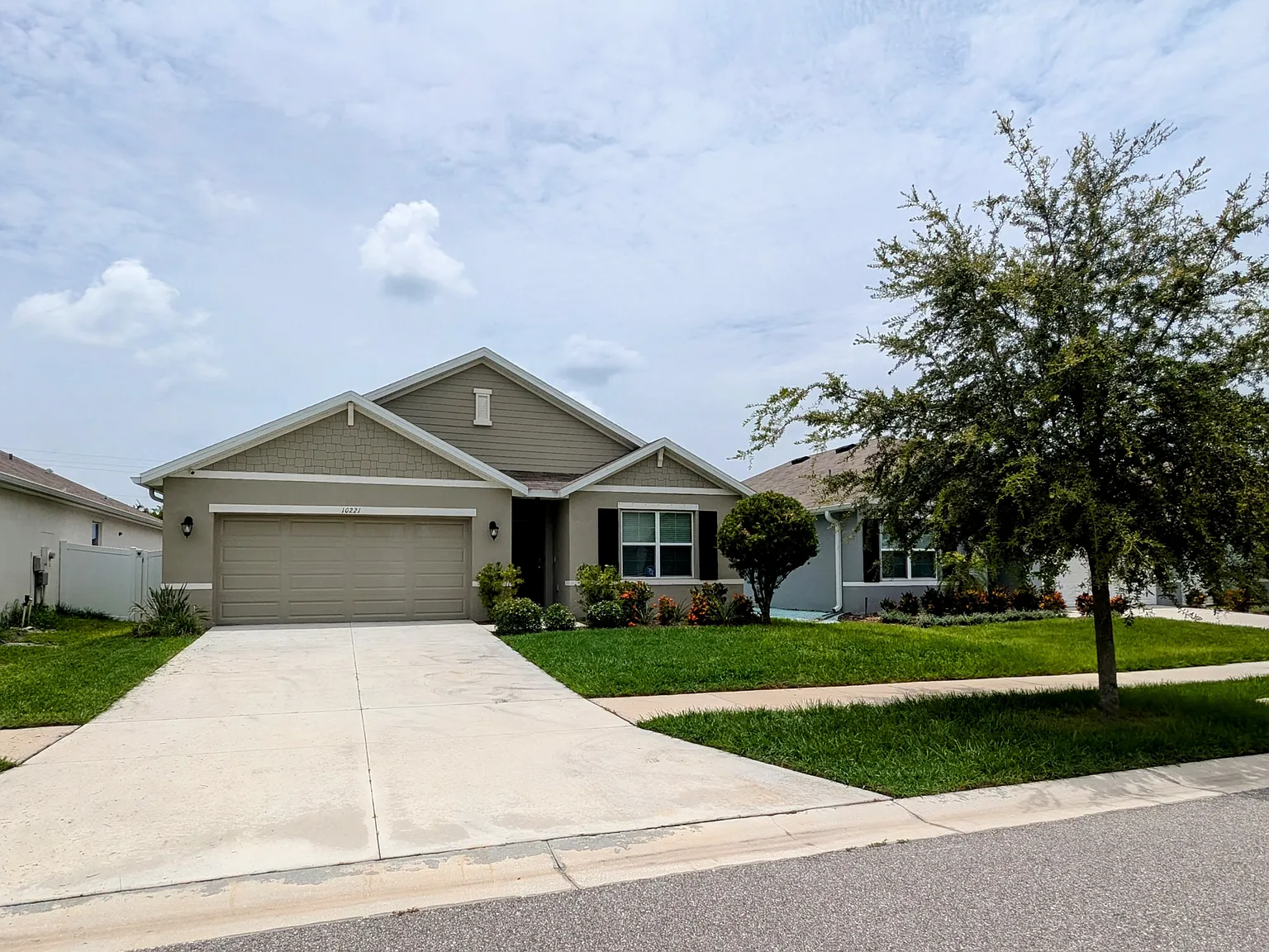 4 bedroom 2 bath now Available! — Photo 2
