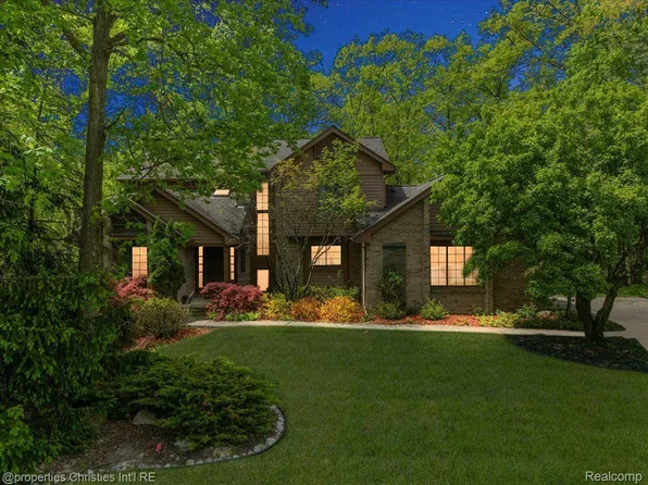 27690 Acorn Park Ct, Farmington Hills, MI 48336