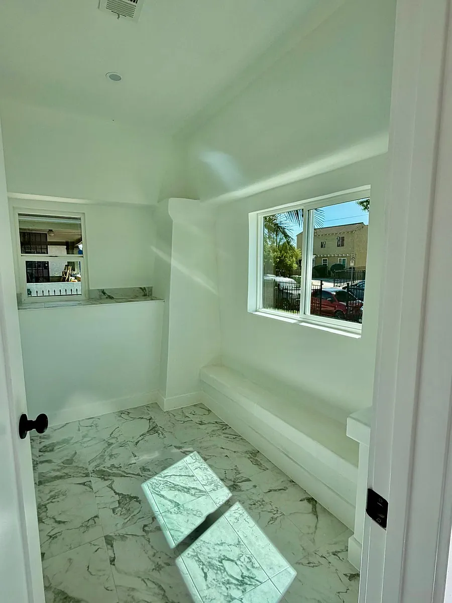 Building Photo - 151 E 47th St #151
