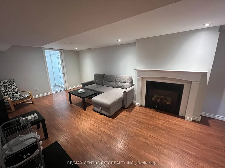 74 Brentwood Cres — Photo 27