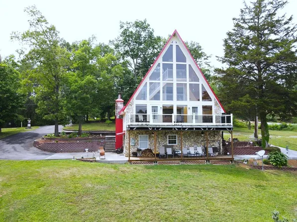 1819 Parrots Chapel Rd, Dandridge, TN 37725