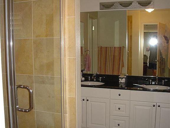 Master Bath, Gls shower