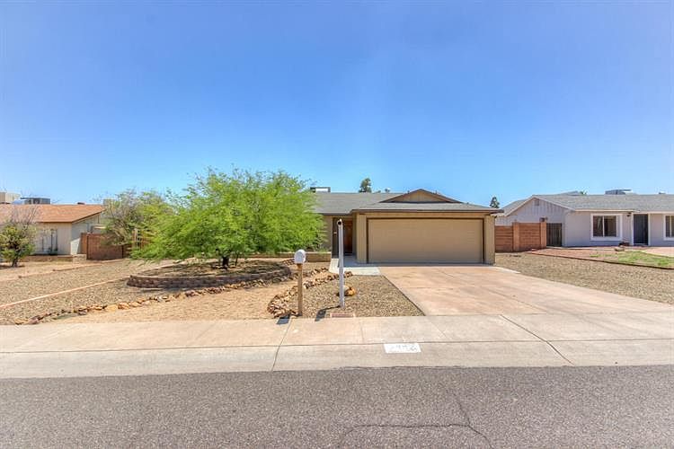 1st image of 2907 E Willow Ave