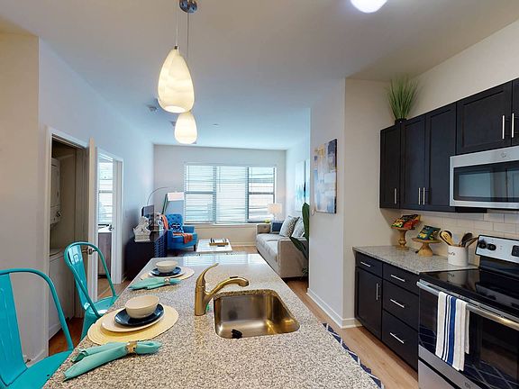 2nd image of 401 Race St #2632285