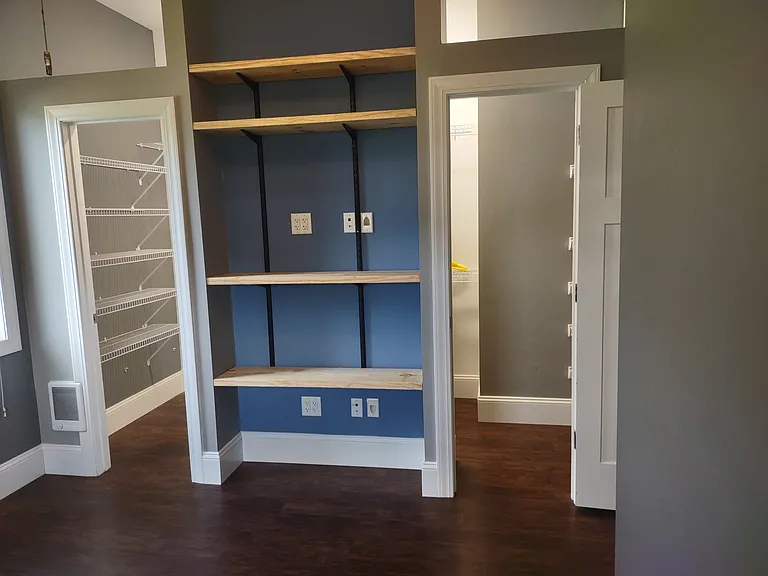 2529 Broadway Ave — Photo 11