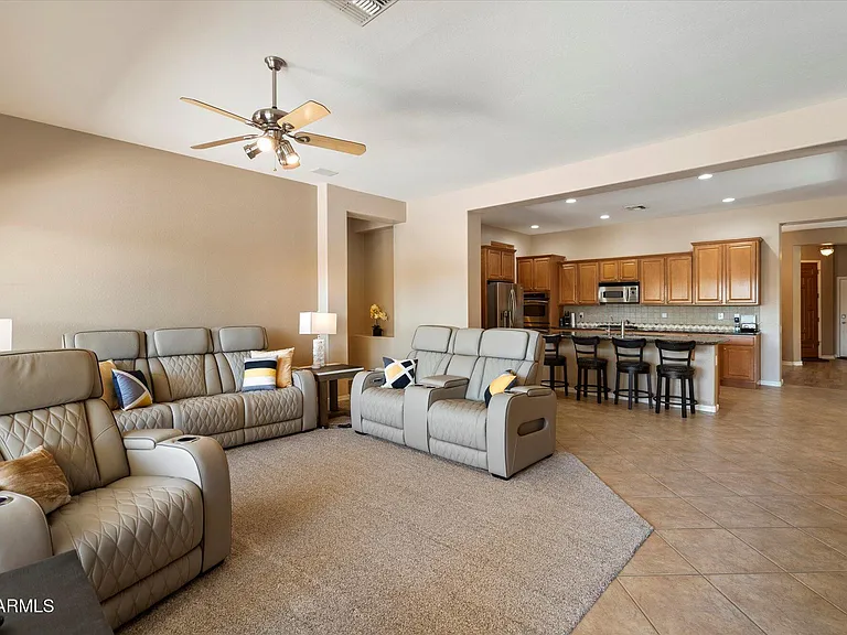 743 E Torrey Pines Pl — Photo 16